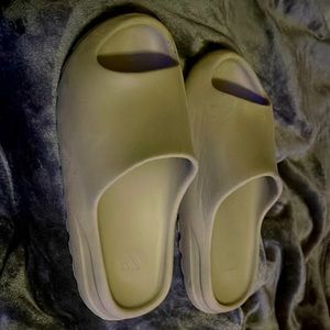 Adidas yeezy slides, still in good condition